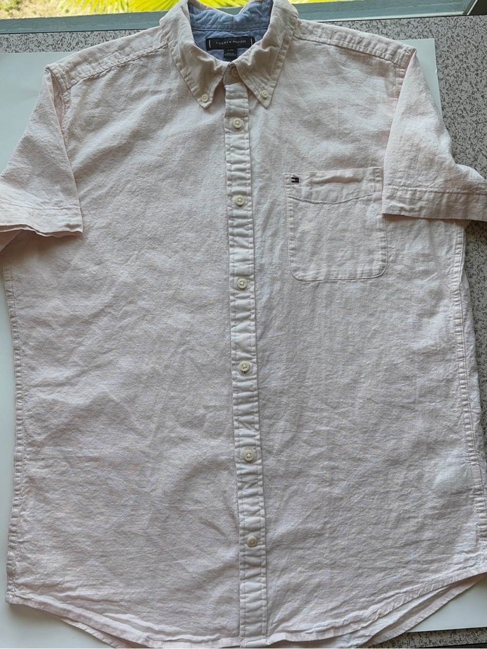 Tommy Hilfiger Men’s Light Pink Short-Sleeve Button-Down Shirt large